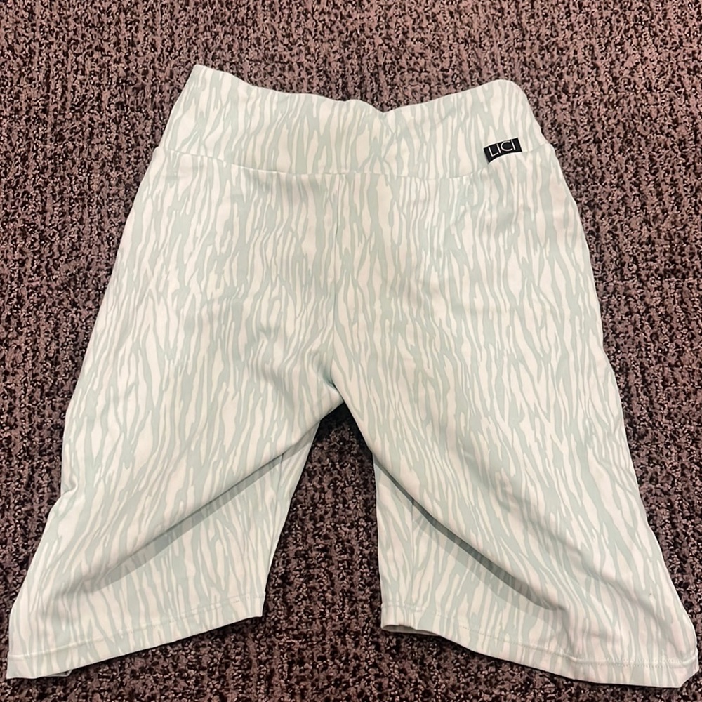 LICI FIT SHORTS🦋